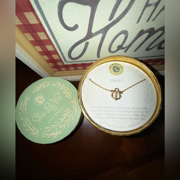 Sea La Vie Gold Anchor Necklace - Picture 2 of 3